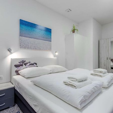רייקה Apartments Black & White, Cherry & Blue מראה חיצוני תמונה