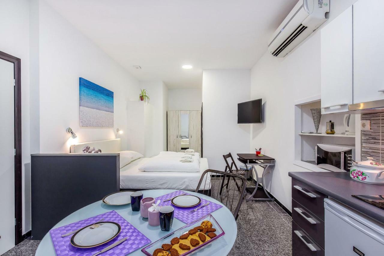 רייקה Apartments Black & White, Cherry & Blue מראה חיצוני תמונה