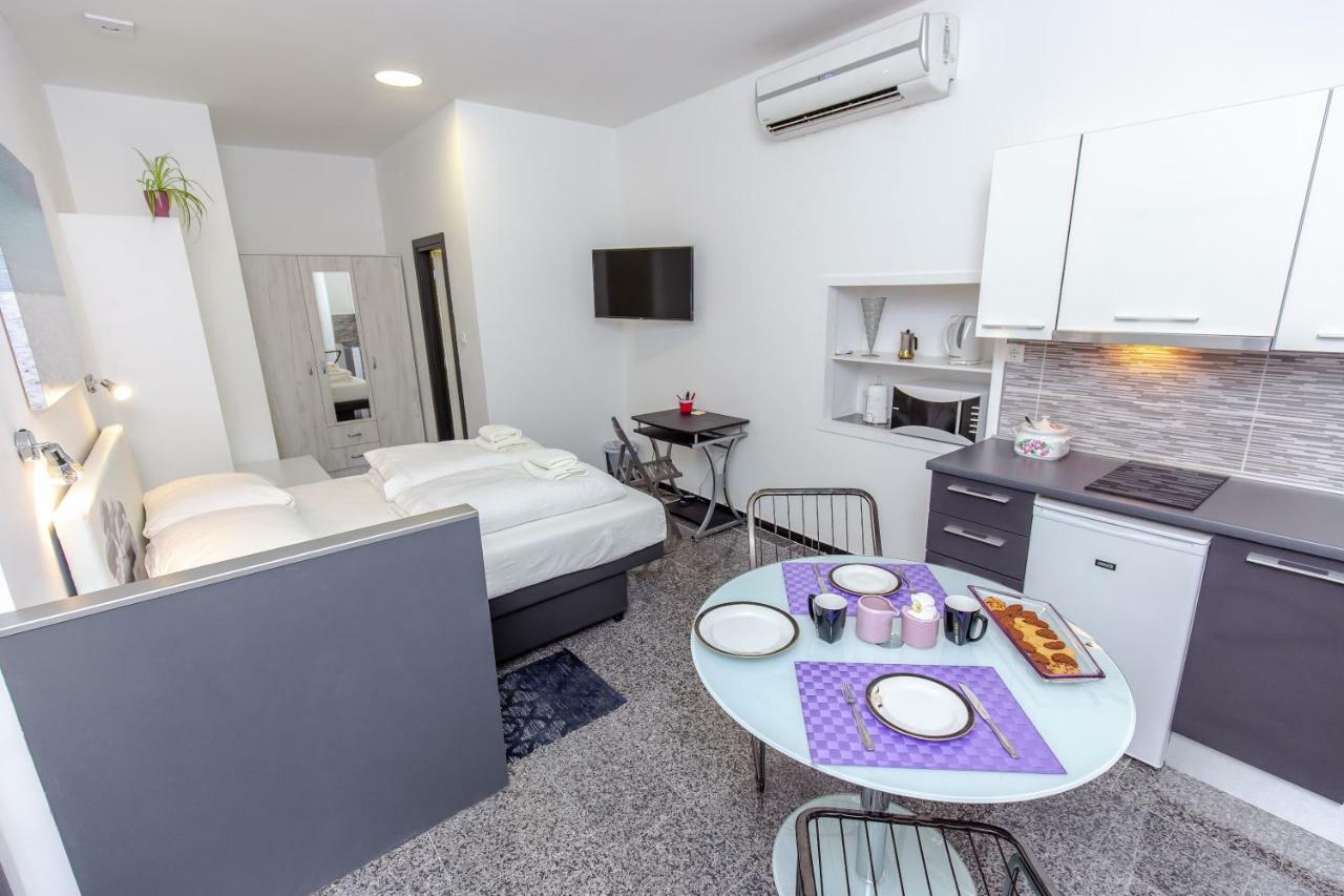 רייקה Apartments Black & White, Cherry & Blue מראה חיצוני תמונה