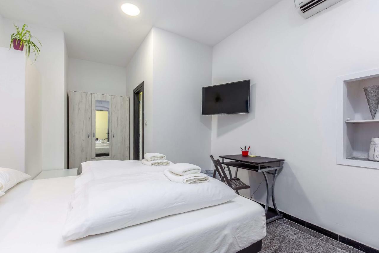 רייקה Apartments Black & White, Cherry & Blue מראה חיצוני תמונה