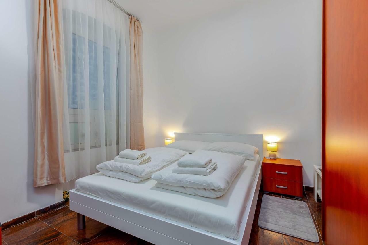 רייקה Apartments Black & White, Cherry & Blue מראה חיצוני תמונה