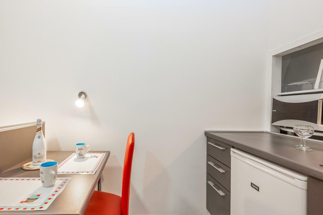 רייקה Apartments Black & White, Cherry & Blue מראה חיצוני תמונה