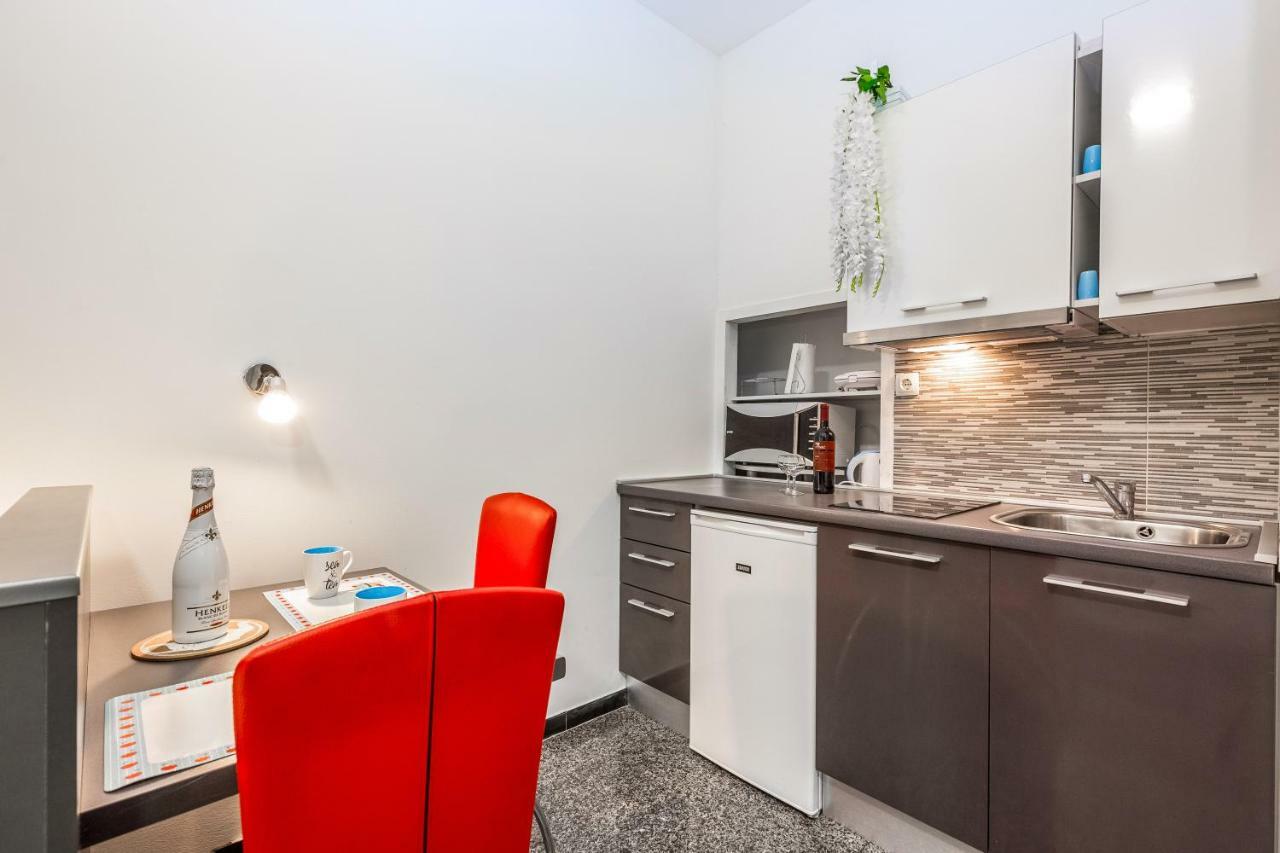 רייקה Apartments Black & White, Cherry & Blue מראה חיצוני תמונה