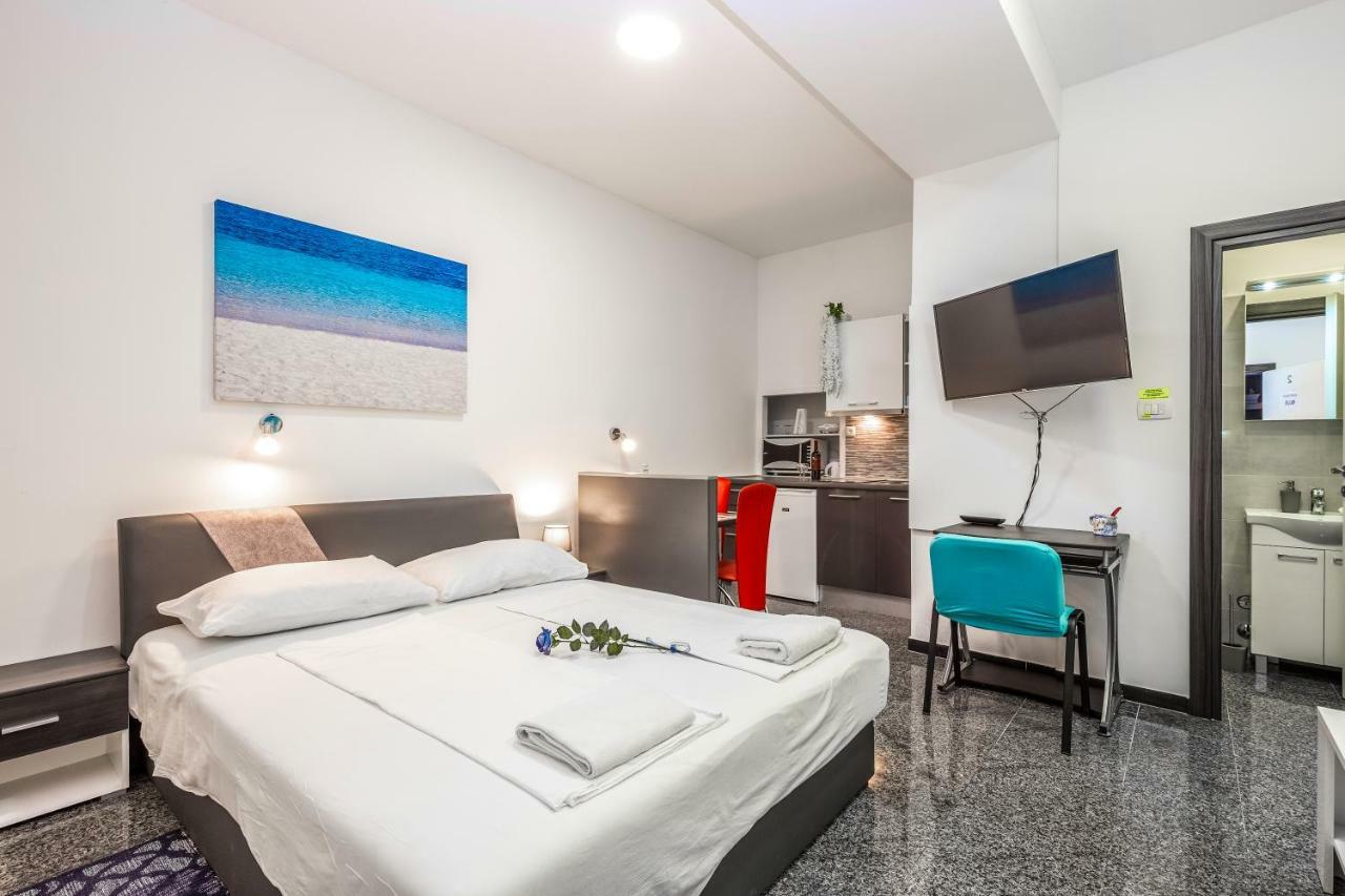רייקה Apartments Black & White, Cherry & Blue מראה חיצוני תמונה