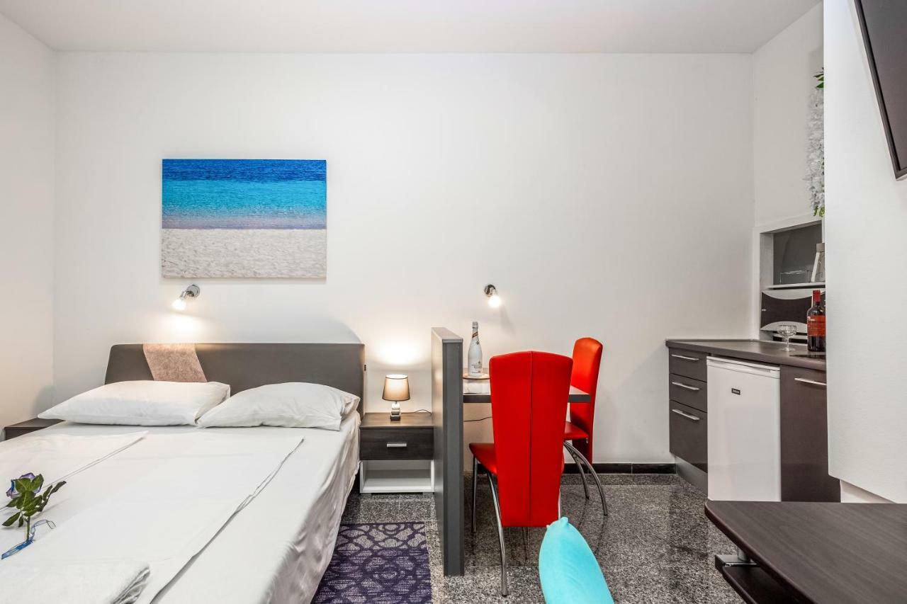 רייקה Apartments Black & White, Cherry & Blue מראה חיצוני תמונה